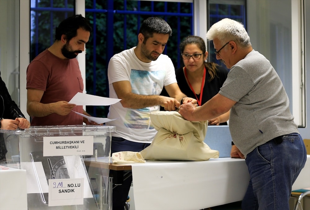 Avrupa’da Sandıklar Kapandı: Yurt Dışındaki Türklerden Rekor Katılım