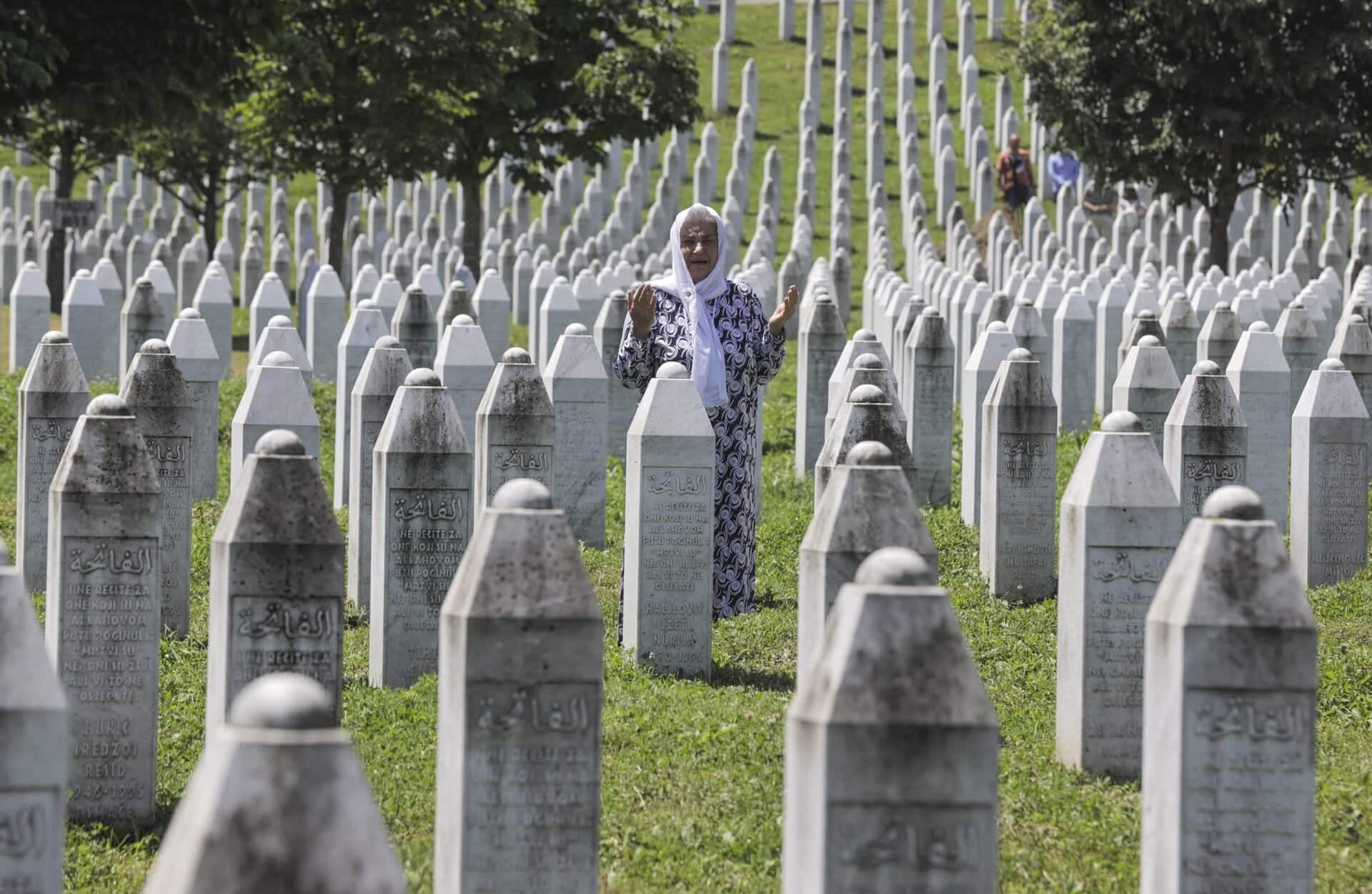 Srebrenitsa katliamının 29. yıl dönümünde kimlik tespiti yapılan 14 cenaze daha toprağa veriliyor. Soykırımın sorumlularından 45'i toplam 699 yıl, 4'ü müebbet hapis cezası aldı.