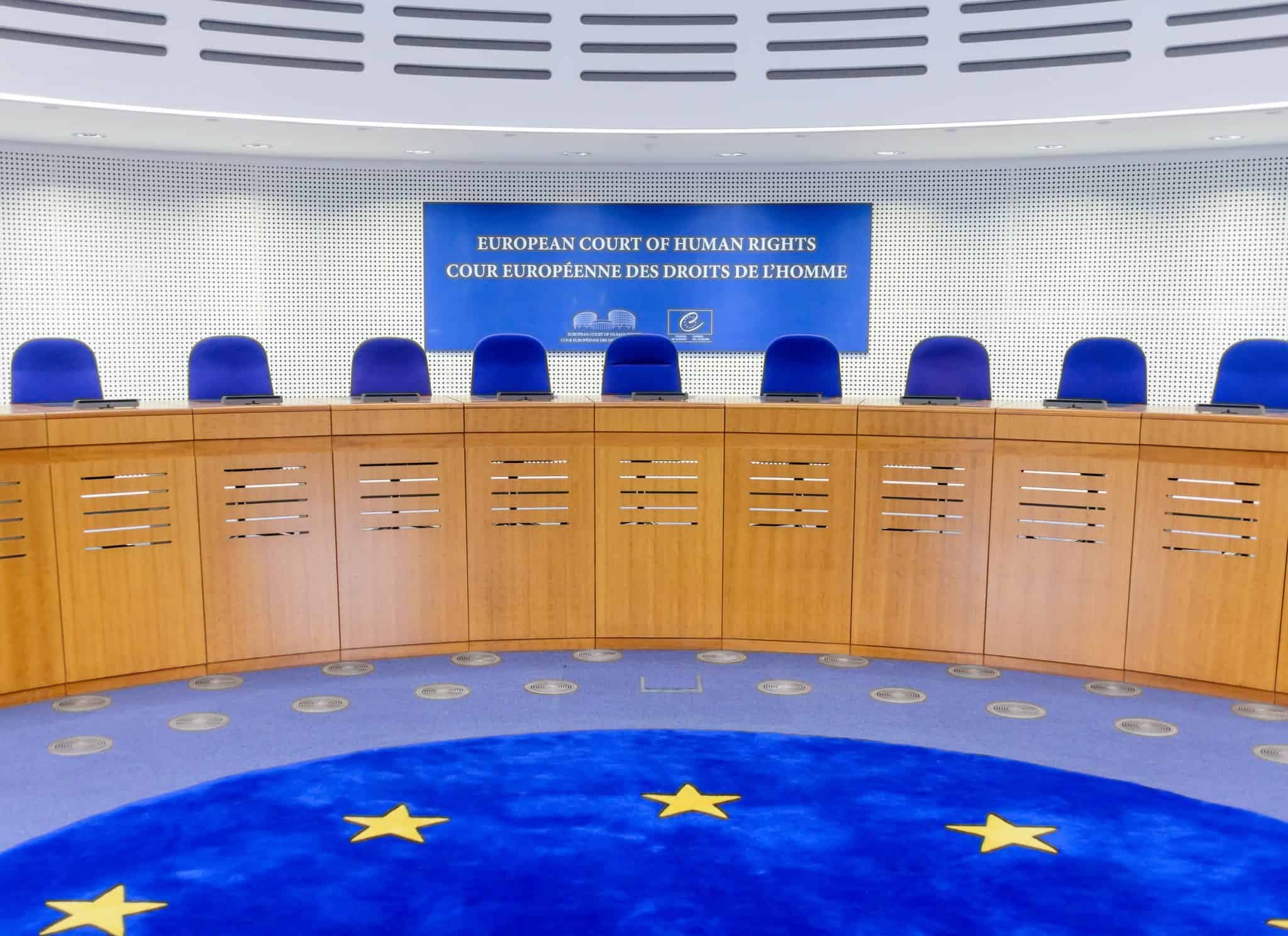 Avrupa'da dokuz ülkenin liderleri, suç işleyen göçmenlerin daha kolay sınır dışı edilebilmesi için Avrupa İnsan Hakları Sözleşmesi'ni yeniden yorumlamayı talep etti. İtalya ve Danimarka'nın öncülüğünde yapılan çağrıda, Avrupa İnsan Hakları Mahkemesi'nin geniş yorumlarının Avrupa'nın siyasi karar alma yetisini sınırladığı iddia ediliyor.